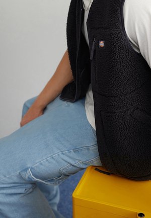 Vest - black