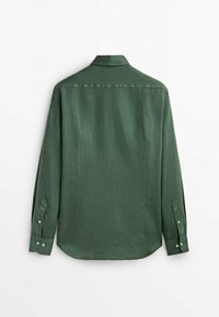 Vihreä pitkähihainen paita, valmistettu kuvioidusta kankaasta. Klassinen kaulus, napitettavat kalvosimet ja kaareva helma. Näkyvissä takakuvasta.