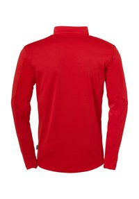 Maglietta rossa a maniche lunghe con colletto alla francese, texture liscia e vestibilità aderente. Presenta cuciture piatte e nessun motivo o hardware visibile.