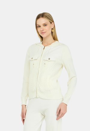 Felpa con cappuccio bianca in maglia con zip frontale, dotata di due tasche sul petto, pattern a rombi testurizzati e dettagli in metallo dorato.