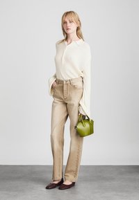 By Malene Birger CHICAGO - Brīva piegriezuma džinsi - toasted coconut