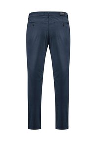 Marineblauwe broek met een gladde stofstructuur en een slim fit ontwerp, twee achterzakken en een platte tailleband.