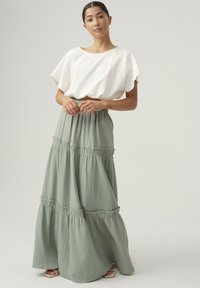 THE FATED MAXINE  - Maxisukňa - sage green