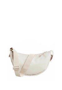 Sac bandoulière en tissu beige avec une forme courbée, sangle réglable et fermeture éclair ; texture lisse, design minimaliste, sans logos visibles.