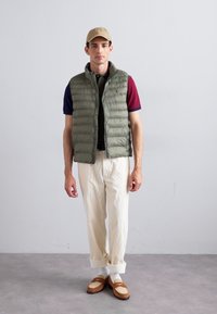Polo Ralph Lauren THE COLDEN PACKABLE GILET - Liemenė - cruise olive