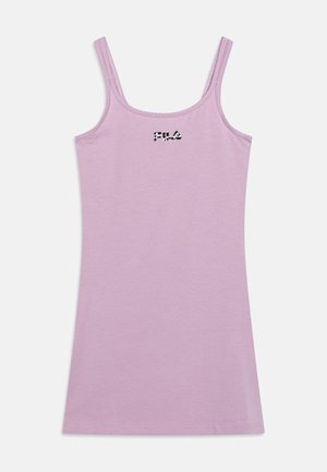 Lilla ærmeløs tanktop med tynde stropper og et lille FILA-logo i sort og hvidt centreret på brystet.