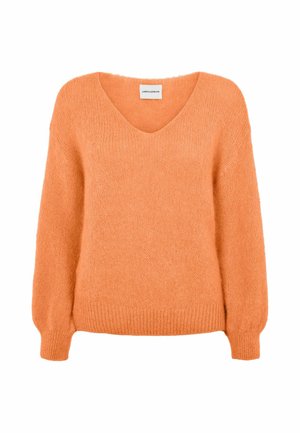 Pull en maille orange à manches longues, col en V et poignets et ourlet côtelés, présenté sur fond blanc.