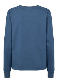 Garām piedurknēm džemperis mīkstā zilā audumā ar apaļu apkakli, vienkāršs dizains, ar ribu aprocēm un apakšu, ar vienkāršu aizmuguri bez rotājumiem.