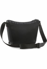 Sac bandoulière noir en tissu en maille, présentant un haut arrondi, une sangle ajustable et une fermeture zippée, mettant en avant un design épuré.