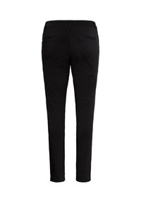 Mustad püksid, millel on istuv disain, kahe tagataskuga ja sile tekstuur. Alläär on kohandatud, andes voolujoonelise välimuse.