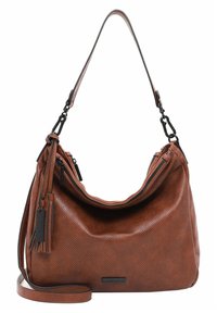 Sac en cuir perforé marron avec un design décontracté, fermeture éclair en haut, bandoulière ajustable et accents de frange.