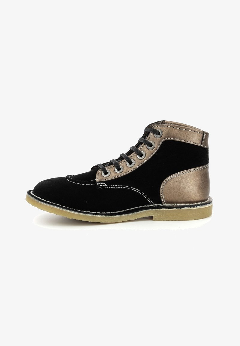 Botte montante noire et bronze avec lacets noirs, coutures contrastées et semelle en caoutchouc beige, vue de profil sur fond blanc.