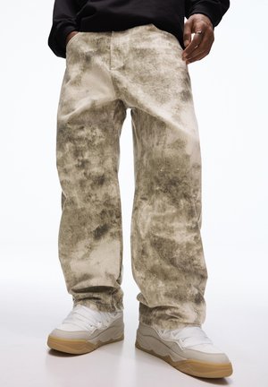 SUPER PRINTED - BAGGY - Bukser - evergreen