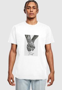 Mister Tee TRUST - Camiseta estampada - weiß