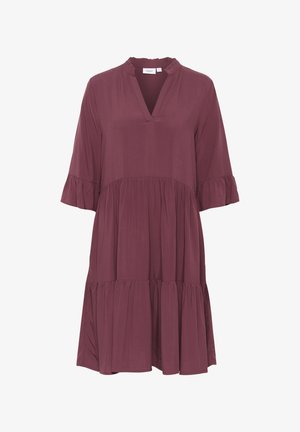 Fialové šaty s výstřihem do V, 3/4 zvonovými rukávy a stupňovitými volány na spodním lemu. Jemný materiál s hladkou texturou. Značka: Saint.