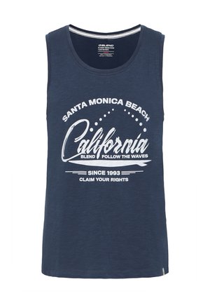 Top de culoare albastru marinar cu decolteu rotund. Prezintă un imprimeu grafic alb cu textul "SANTA MONICA BEACH CALIFORNIA" și un design ondulat.