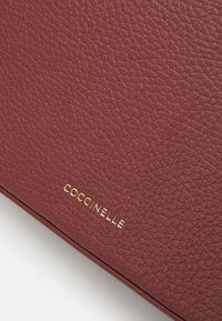 Coccinelle TEBE - Cross body bag - bordeaux