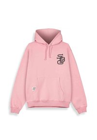 Sudadera con capucha rosa, con un bolsillo frontal, cordones ajustables y un logotipo gráfico negro en la zona del pecho izquierdo. Textura de tejido suave.