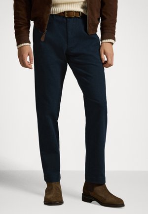 MANHASSET STRETCH STRAIGHT CHINO PANT - Nohavice chinos - aviator navy