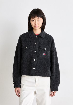 BADGE OVERSHIRT - Winterjacke - black