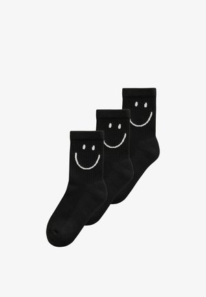Drei schwarze Crew-Socken mit weißen Smiley-Gesichtern auf der oberen Vorderseite, überlappend auf weißem Hintergrund angeordnet.