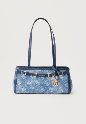 Sac à main Blue Guess avec imprimé monogramme, doubles anses, détails à boucle et breloque "G" dorée sur un fond uni.