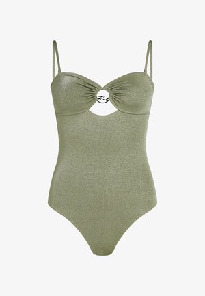 Zelený trblietavý jednodielny plavky s tenkými ramienkami, zberaním v oblasti pŕs, kruhovým výrezom a logom v strede.