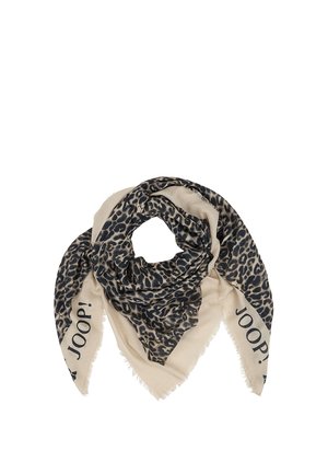 Zachte beige sjaal met zwarte en bruine luipaardprint, franjes aan de randen en de tekst "JOOP!" op de tegenovergestelde hoeken.