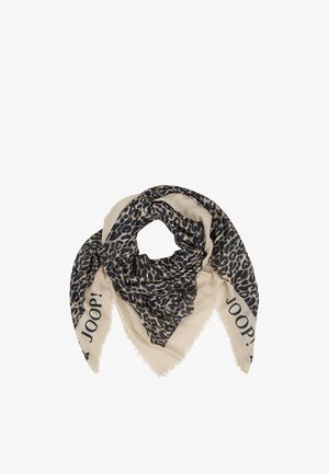 Zachte beige sjaal met zwarte en bruine luipaardprint, franjes aan de randen en de tekst "JOOP!" op de tegenovergestelde hoeken.
