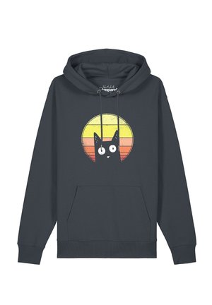 Sweat à capuche gris foncé avec poche avant et cordons, illustré d'un chat noir aux yeux grands ouverts sur un fond circulaire de coucher de soleil allant du jaune à l'orange.