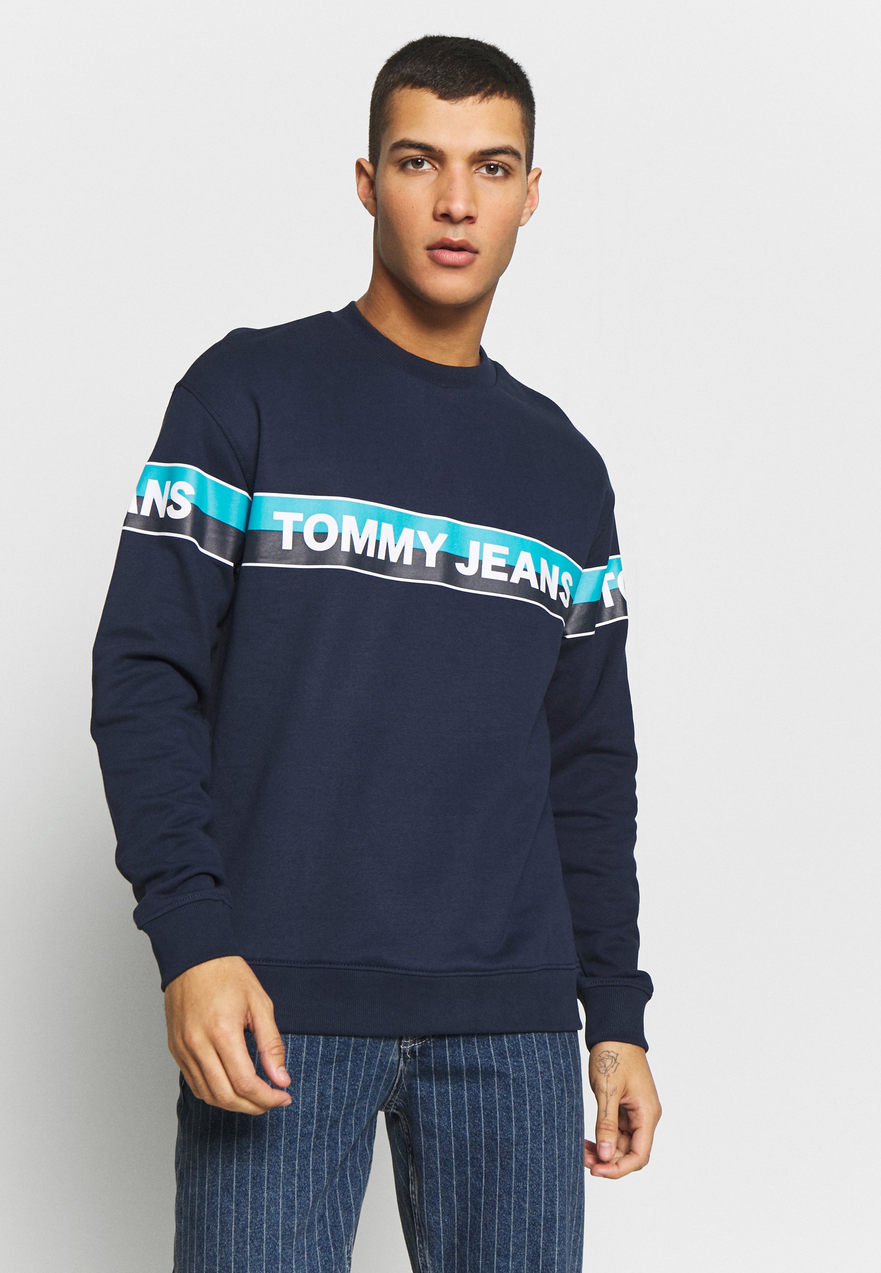 tommy jeans crew neck jumper