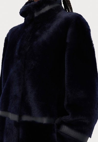 Emporio Armani Klasisks mētelis - peacoat