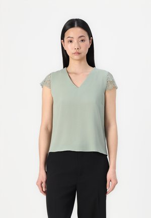 ONLELVA V NECK - Bluse - green