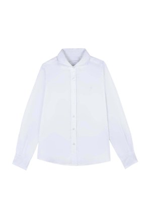 Camisa de botón blanca de manga larga con cuello clásico, que presenta una textura de tela suave y un pequeño logotipo cerca del pecho.