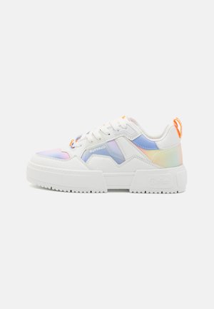 Trainers - tie dye coral/green