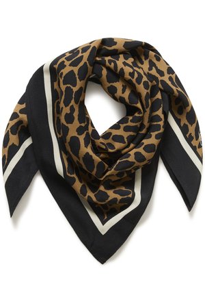 Pañuelo cuadrado con centro de estampado de leopardo en marrón y negro y borde negro con delgadas rayas blancas, plegado con un agujero en el centro.