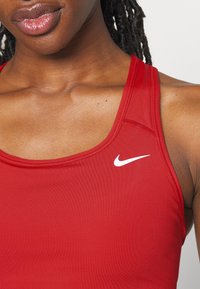 Nike Performance BRA - Sutiã desportivo de suporte médio - cinnabar/white