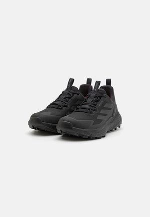 FREE LOW GTX - Plezalni čevlji - core black/grey four