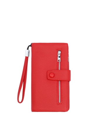 Portafoglio in pelle rossa strutturata con cinturino da polso, chiusura a bottone automatico e tasca frontale con cerniera verticale in argento.