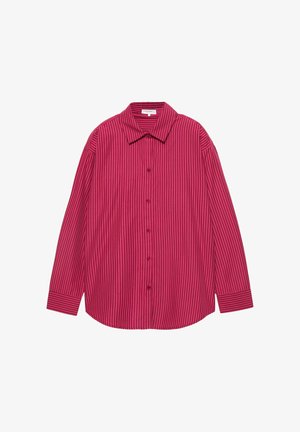 Chemise à manches longues à boutons avec des rayures verticales rouges et roses et un col pointu, posée à plat sur un fond blanc.