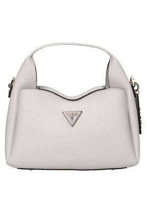 Sac à main blanc Guess avec une poignée unique en haut et une plaque logo triangulaire au centre avant.