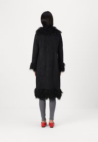ONLY ONLVIENNA SUEDE COAT - Klassisk frakke - black
