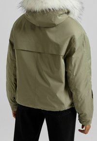 Bershka Allvädersjacka - khaki