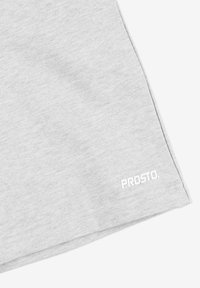 Szara bawełniana tkanina o gładkiej teksturze i swobodnym fasonie. Zawiera białe logo "PROSTO." w dolnym prawym rogu.