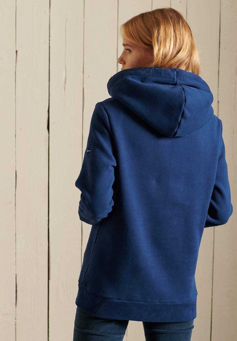 Damen Sweatshirts | Superdry SCRIPT STYLE COLLEGE Sweatshirt pilot mid blue/blau - MA01766 Damen Sweatshirts | Superdry SCRIPT STYLE COLLEGE Sweatshirt pilot mid blue/blau - MA01766