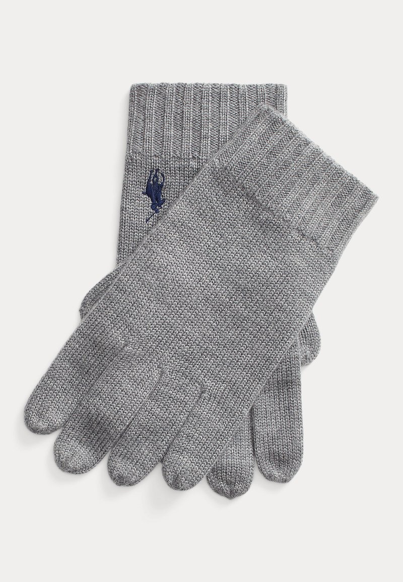 Guantes de lana gris con puños acanalados, que presentan un pequeño logo azul. Tienen una textura suave y un diseño tradicional de cinco dedos.