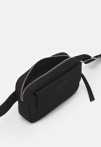 Liebeskind Berlin Bältesväska - black