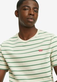Levi's® ORIGINAL HOUSEMARK TEE - Camiseta básica - rollo foulard fig pu