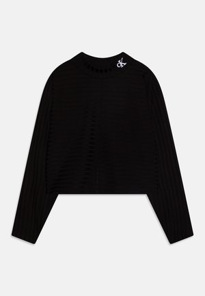 Czarny krótki top z długim rękawem o prążkowanej fakturze i wysokim kołnierzu, z małym białym logo "cK" po lewej stronie kołnierza.