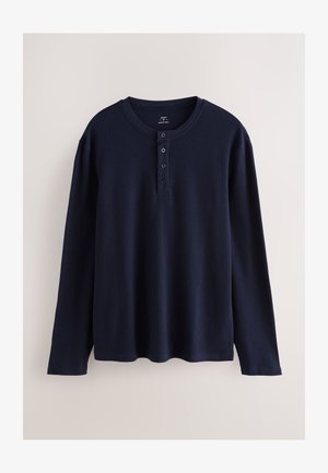 Tengerészkék hosszú ujjú henley ing bordázott anyagból, kétgombos gallérral és laza szabással, egyenes alsó szegélyekkel.